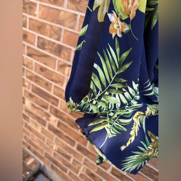 Shop17 White and Navy Tropical Romper Large - Picture 5 of 6